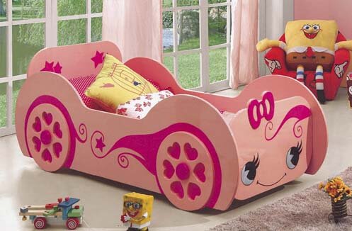 Hãy nhìn vào giường ngủ cho bé hình ô tô màu hồng dễ thương BBKBY424GN này, bạn sẽ không thể nhịn được cười vì nó quá đáng yêu! Đây sẽ là nơi an toàn và thú vị cho bé yêu của bạn để nghỉ ngơi sau một ngày vui chơi. Hãy cùng xem chi tiết hình ảnh và đừng bỏ lỡ cơ hội sở hữu chiếc giường ngủ đáng yêu này cho bé.
