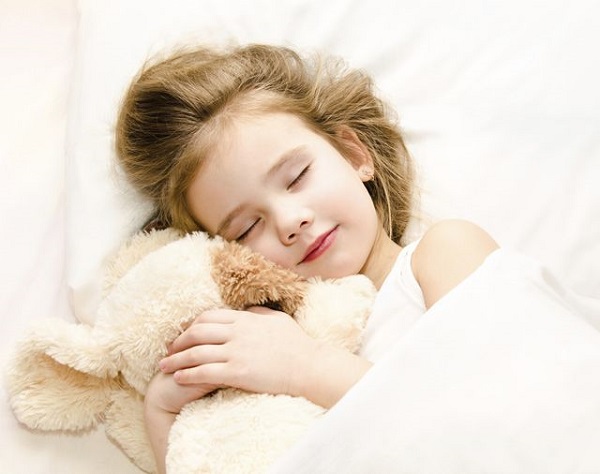 Nên hay không nên cho bé ngủ riêng một mình?