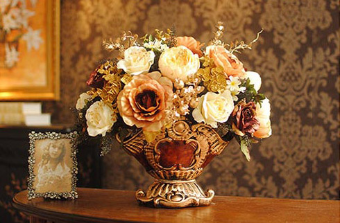 Bình hoa trang trí phong cách cổ điển
