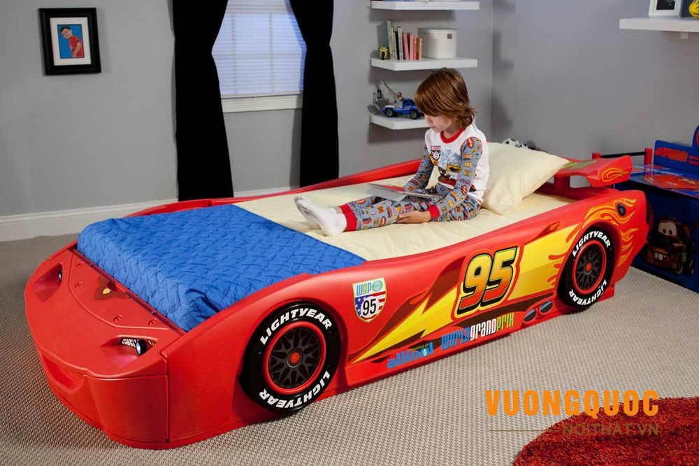 Giường ngủ cho bé trai bằng nhựa thiết kế hình ô tô 